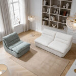 Salon Moderne Canapé Blanc et Fauteuil Bleu Salon moderne lumineux avec canapé blanc design, fauteuil bleu, grande bibliothèque et décoration élégante