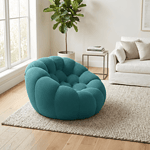 Balcon ensoleillé avec fauteuil cocon en velours bleu.
