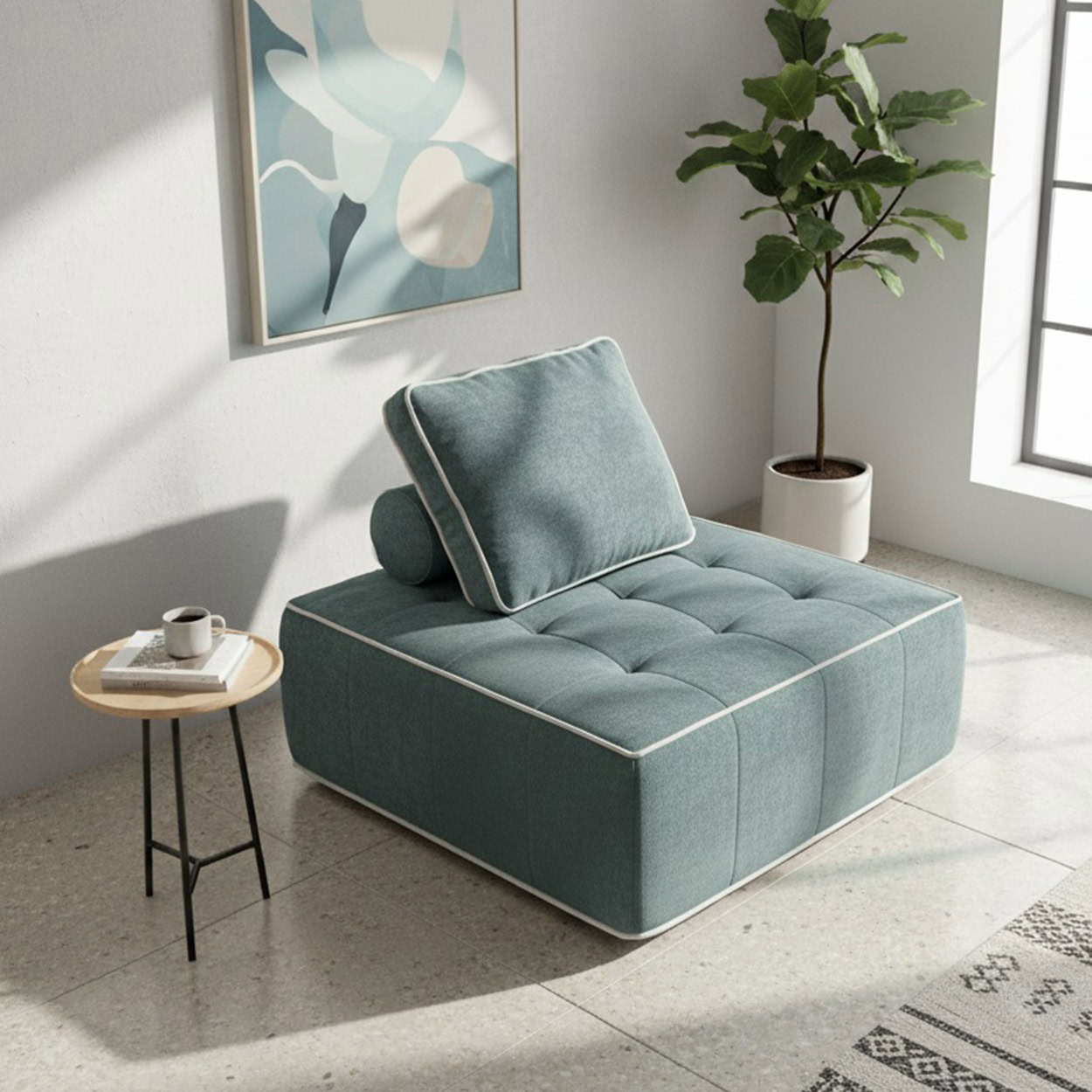 Fauteuil turquoise moderne avec table d’appoint, plante verte et grande fenêtre dans salon lumineux
