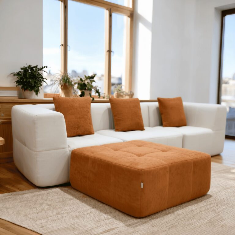 canape-angle-blanc-coussins-terracotta-salon-moderne-1